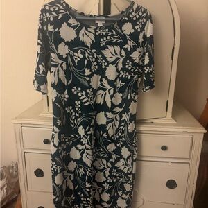 LuLaRoe Blue and White Floral half Sleeve Dress
